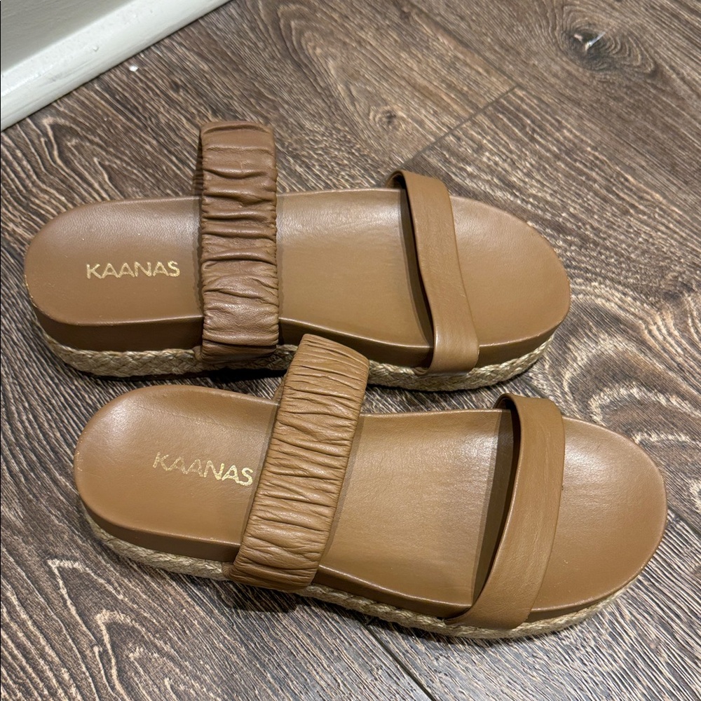 Kaanas Tan Leather Sandals